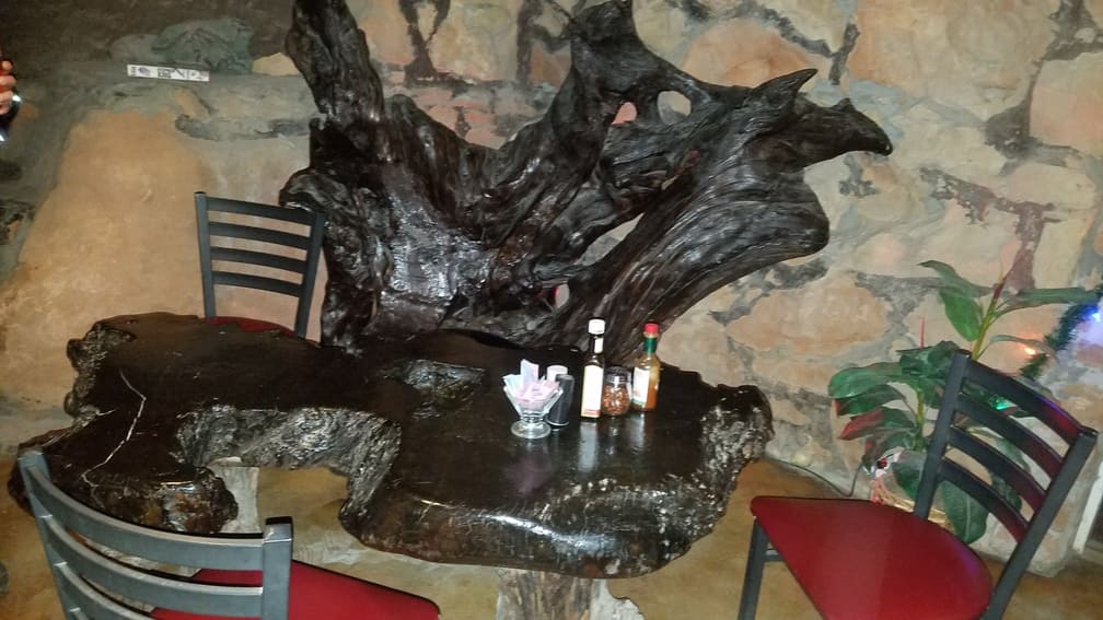 Table La Kiva Underground Bar and Restaurant
